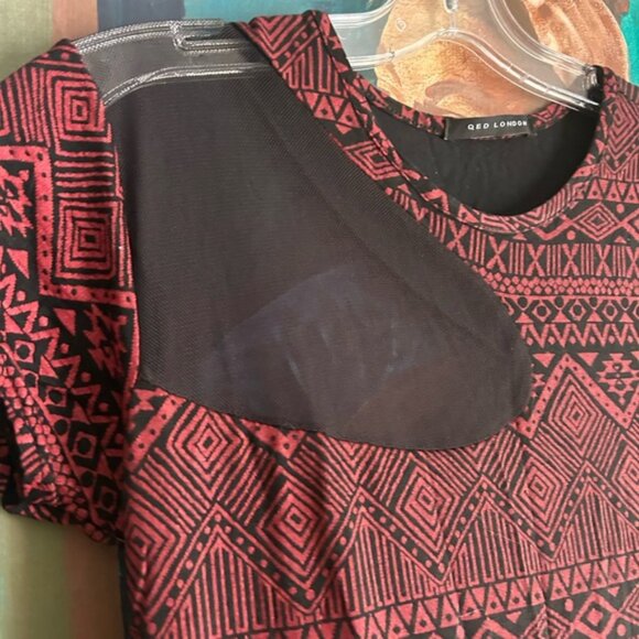 QED London Maroon and Black Geometric Short Sleeve Bodycon Dress Large - Picture 12 of 16